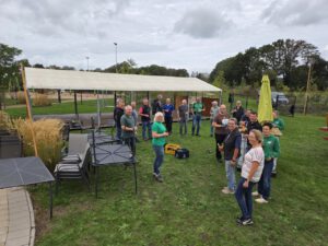 Das Vorbereitungsteam beim Aufbau. Foto: privat