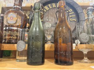 Ein besonders ungewöhnliches Stück trägt den Aufdruck „Winsel Brauerei Uchte“. Foto: Jessica Höffner