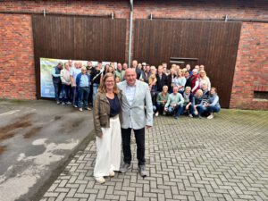 Ines Hachmeyer und ihre Unterstützer in Jenhorst. Foto: Jessica Höffner