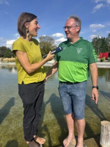 NDR-Reporterin Andrea Schwyzer im Gespräch mit Cord Siebert von der Kulturgemeinschaft. Foto: Jessica Höffner