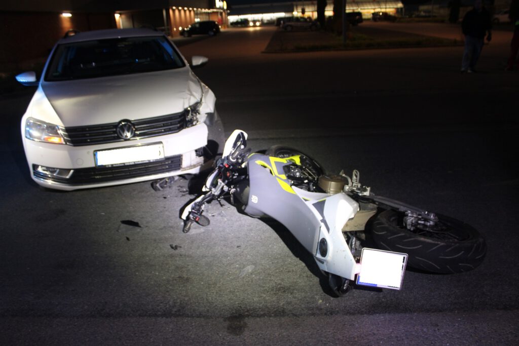 Bei einem Unfall in Lahde ist am Dienstagnachmittag ein 22-jähriger Motorradfahrer schwer verletzt worden. Foto: Polizei Minden-Lübbecke